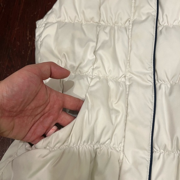 Tommy Hilfiger white puffer vest with pockets and embroidery detail - Picture 5 of 14